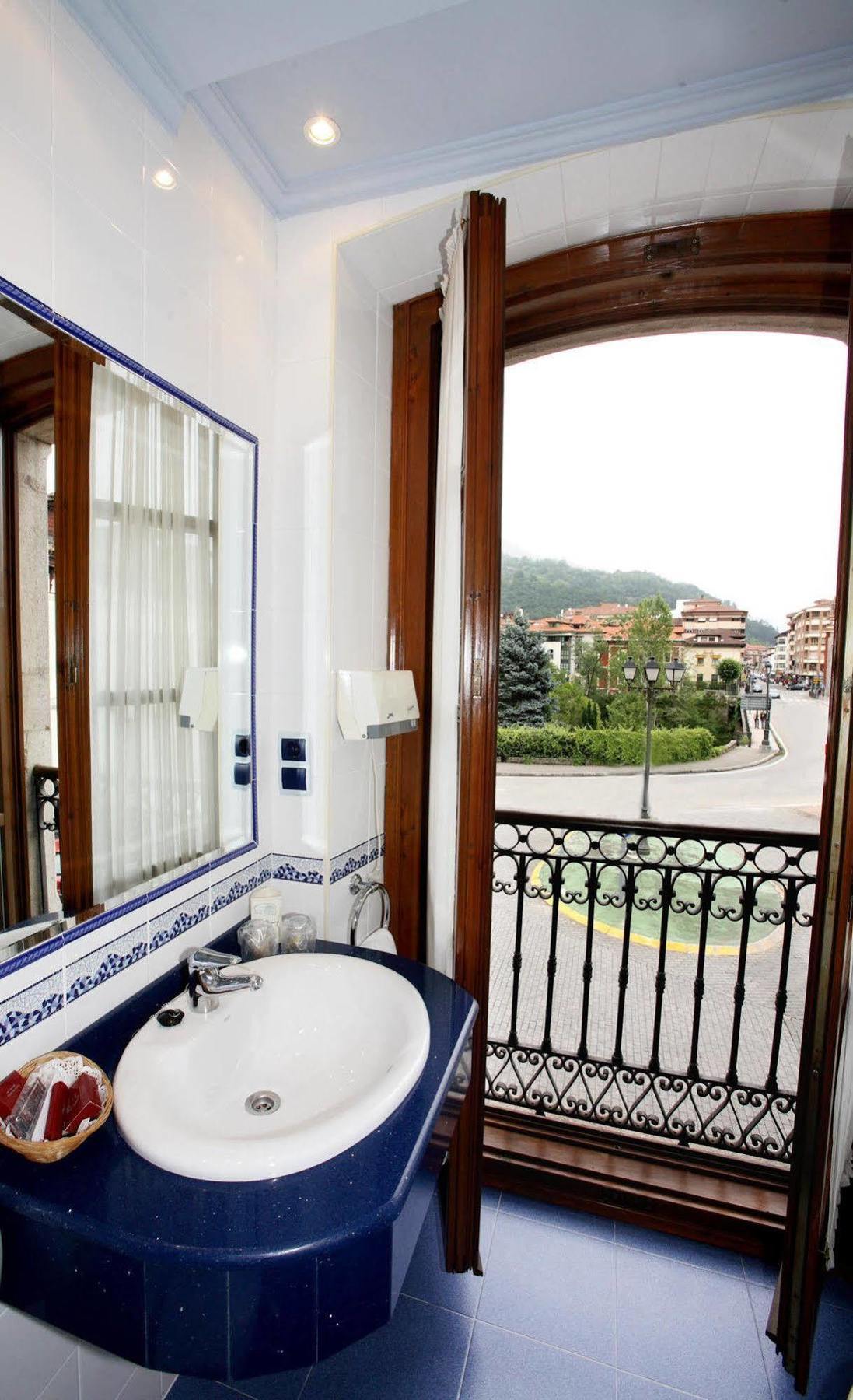 Imperion Hotel Cangas de Onis Ngoại thất bức ảnh
